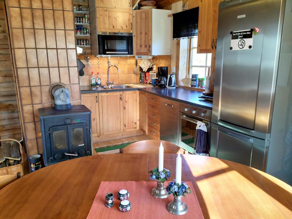 Holiday home Mysig Timmerstuga Vid Sjoen Bjoerken 34 Roennsudden *
