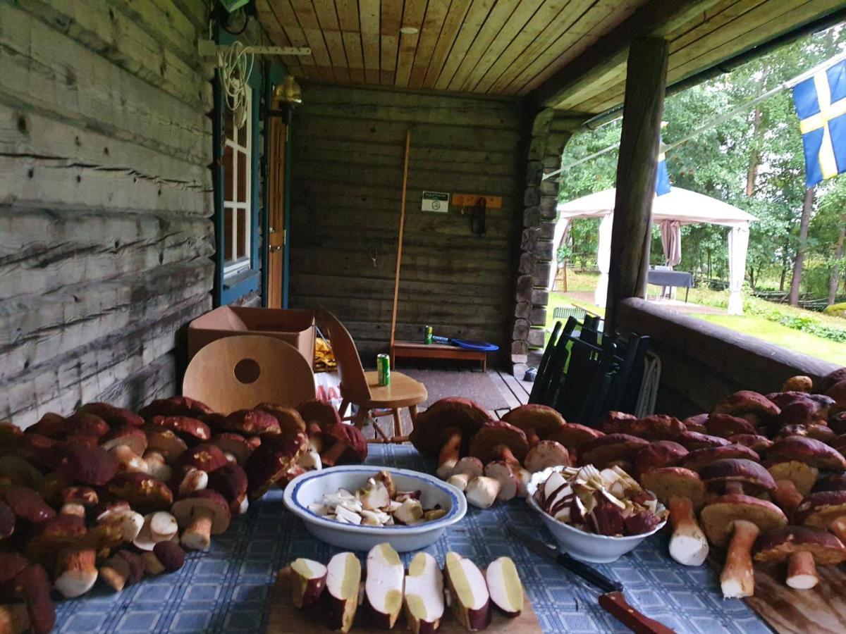 Holiday home Mysig Timmerstuga Vid Sjoen Bjoerken 34 Roennsudden *