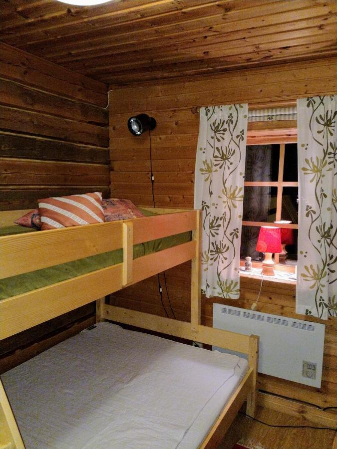 Holiday home Mysig Timmerstuga Vid Sjoen Bjoerken 34 Roennsudden *