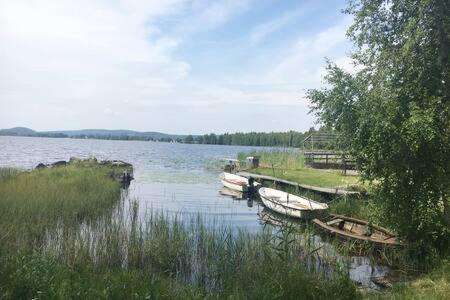 Mysig Timmerstuga Vid Sjoen Bjoerken 34 Roennsudden Holiday home